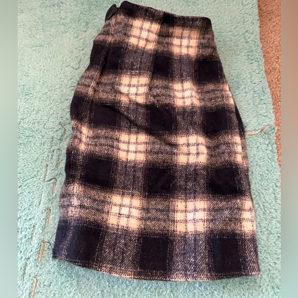 Wool Plaid Skirt Forever 21. Size Small - Picture 2 of 3